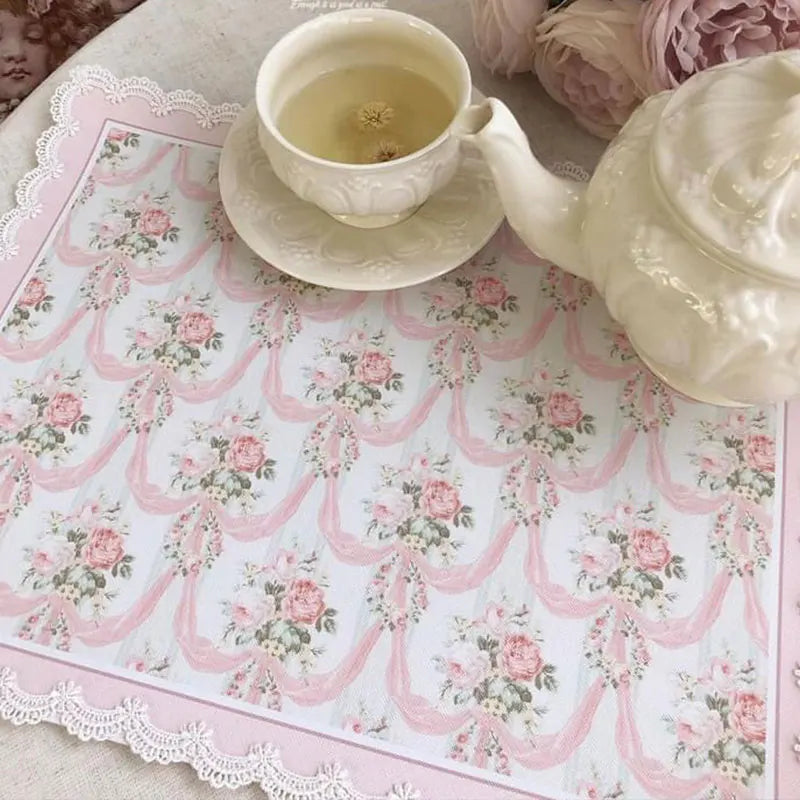 serviettes table rectangulaires fleurs roses classiques blanc rose pâle beige bleu clair bordure dentelée