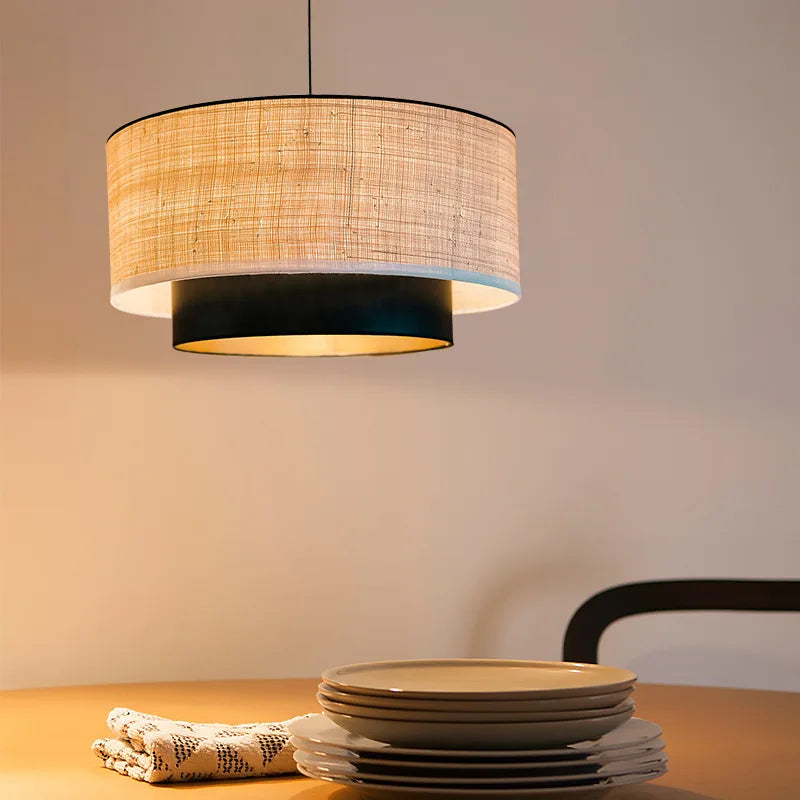 lampe suspendue tissu beige moderne chaîne noire minimaliste chambre salon