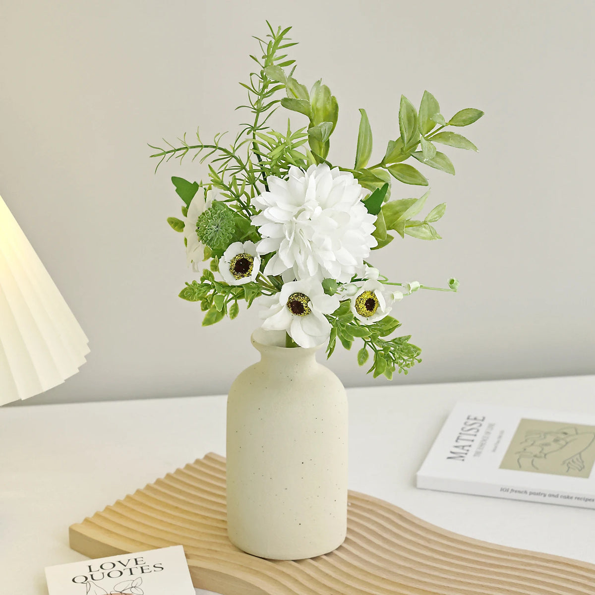 bouquet fleurs artificielles rose blanc vert vase verre moderne minimalisteintérieur expositionévénementière