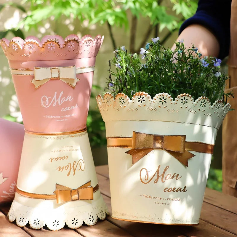 Pot fleurs vintage rose blanc dentelle rubans dorés coeur balcon décoration plante fer hollow