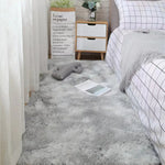tapis gris clair poilu moderne chambre décoration intérieure bordure épaisse texture duveteuse