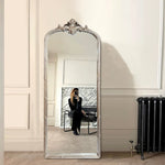 Vue de détail du miroir alien en matériau PU résistant