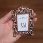 cadre photo pied bronze argenté vintage décor floral complexe métal ornementé