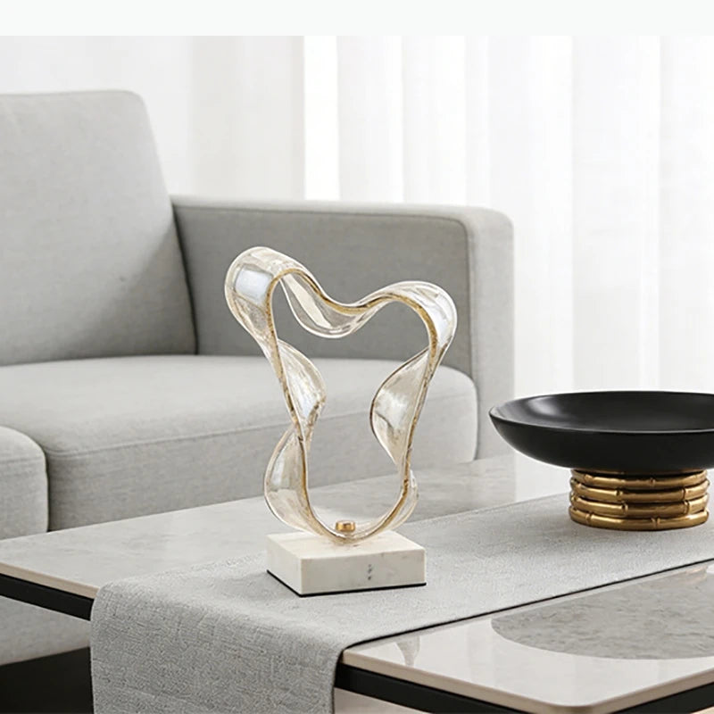 sculpture abstraite transparente moderne base marbrée accents dorés décoration intérieure minimalistestyle