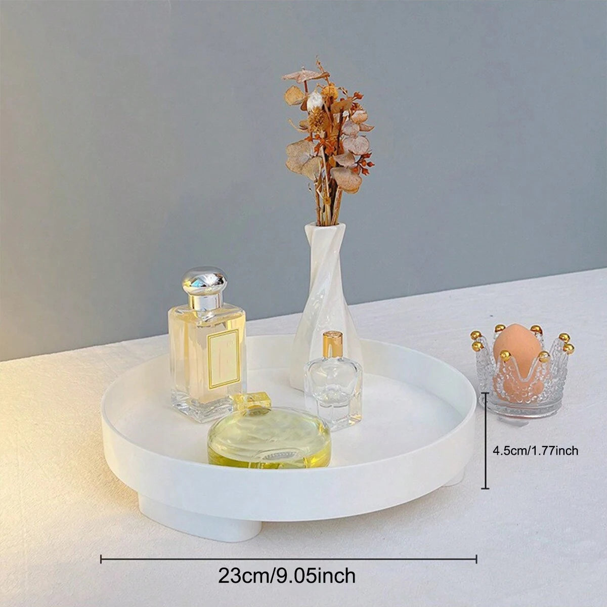 plateau rond blanc vases figurines fleurs séchées boule anneau moderneintérieur