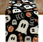 Une pleine image de motifs d'Halloween avec des fantômes blancs et des citrouilles orange sur un fond noir.