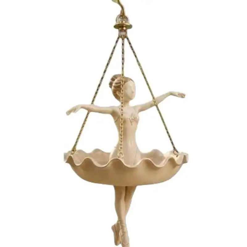 cache pot suspendu ballerine beige sculpture classique chaînes dorées décoration intérieure fleur