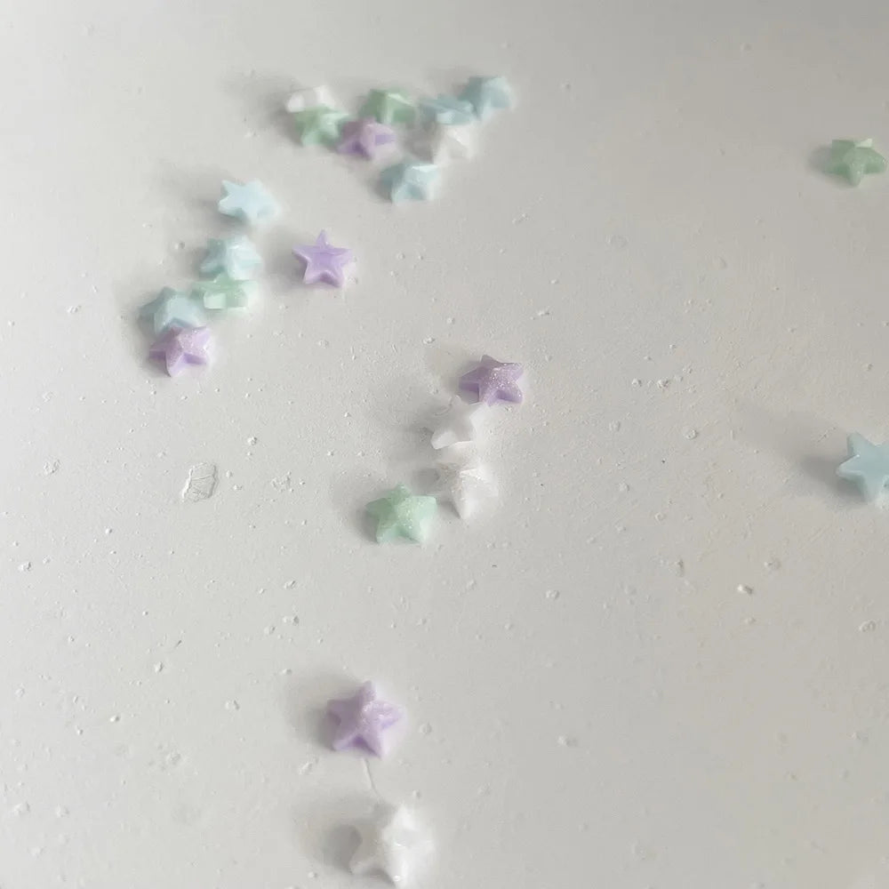 décoration étoiles brillantes résine acrylique mix violet vert bleu blanc 50pcs 5*5mm kawaii