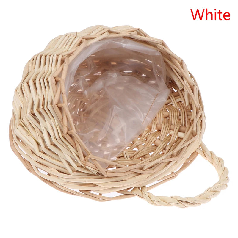 panier suspendu tressé rotin marron clair marron foncé beige clair traditionnel anneau métallique plantes
