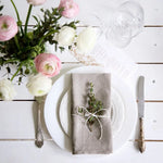 serviettes table brodées frangées ruban blanc élégantes mariage fête différentes tailles disponibles