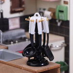 accessoires cuisine miniature suspendues ensemble cuillères spatules moderne noir blanc vert opaques