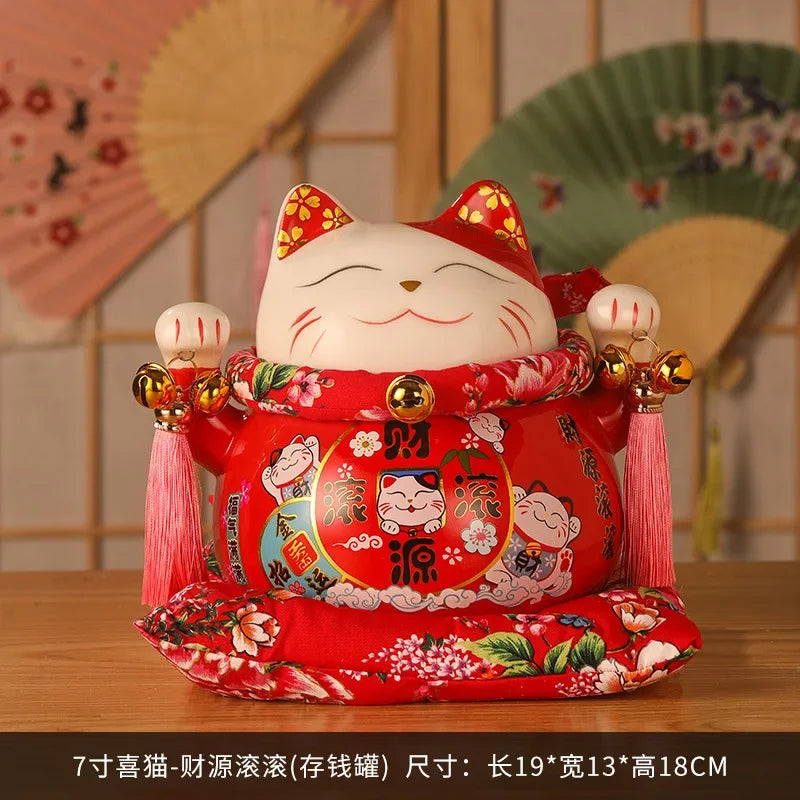 statue chat porte bonheur couleur blanche rouge doré motifs floraux symboles chance art traditionnel