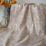 tissu polyester rose bleu doré motifs floraux reliefs texturés opacité variable shabby chic vintage