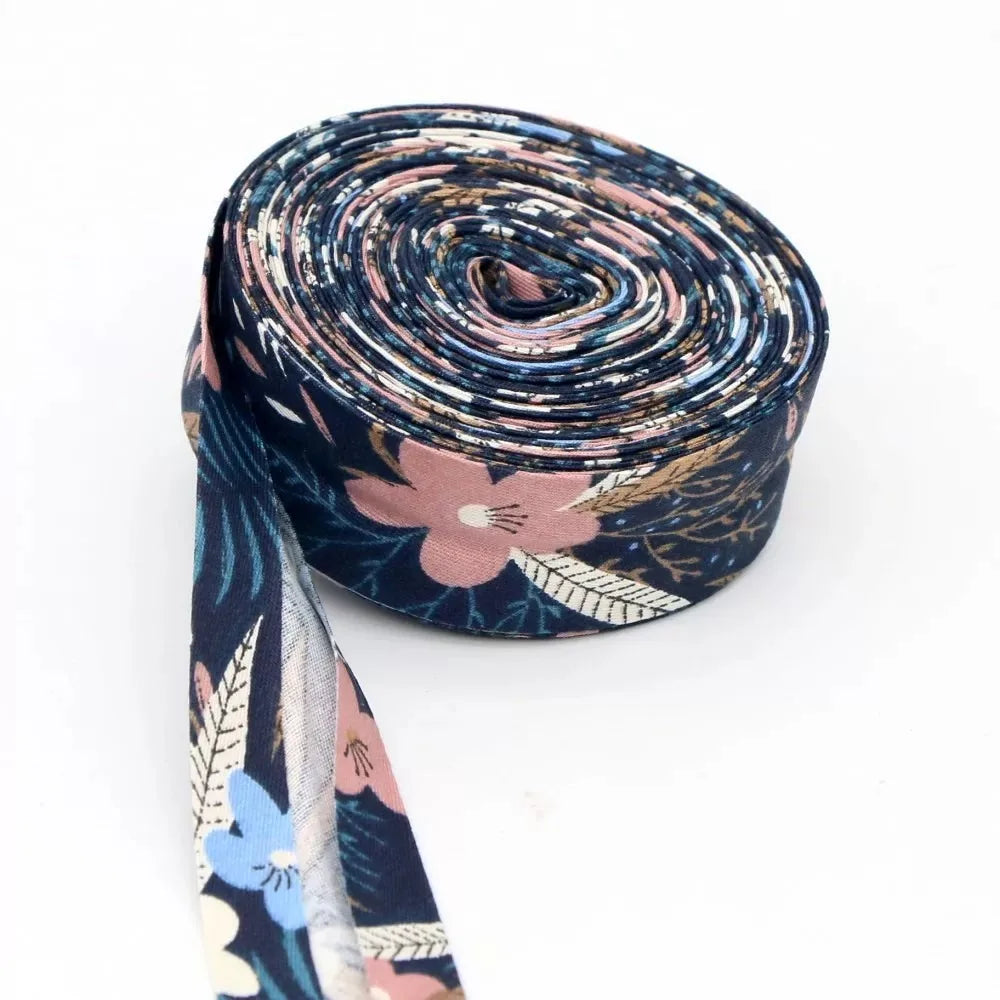ruban coton motif floral rouge vert bleu blanc couture artisanale décoration textile