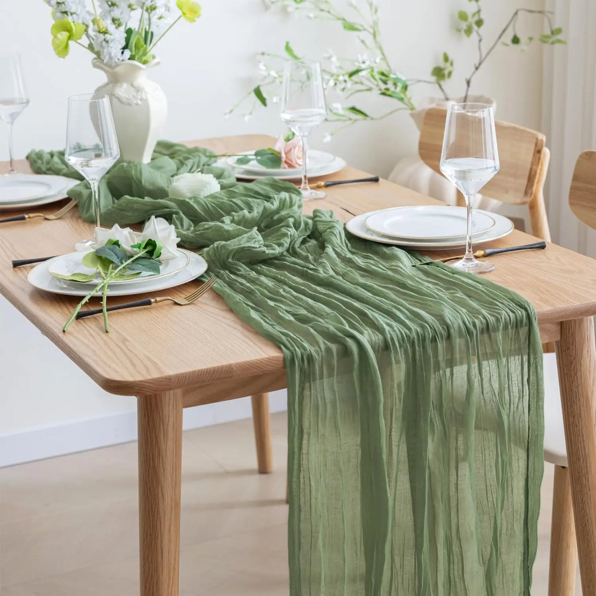 serviettes table vert olive crêpe semi transparentes moderne élégant mariage banquet fleurs artificielles bouquet
