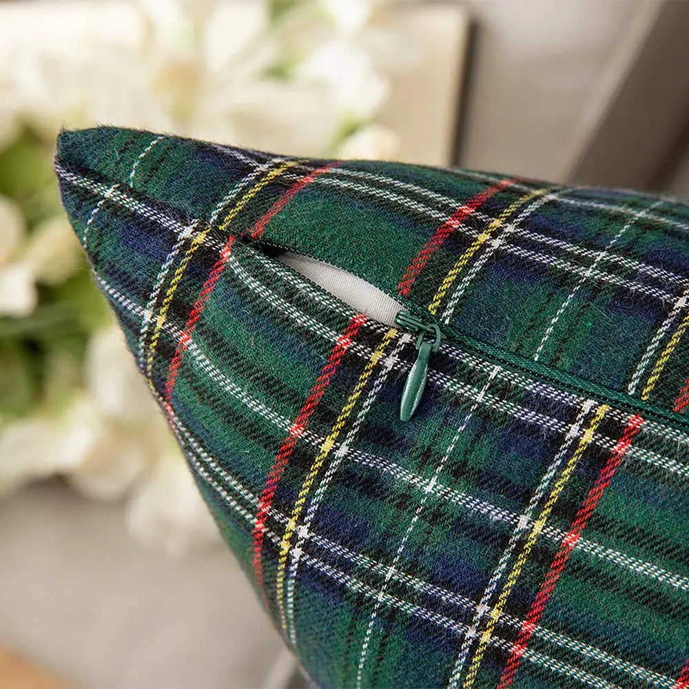 ensemble deux housses coussin carrées motif tartan vert rouge décoration maison traditionnel