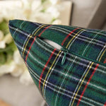 ensemble deux housses coussin carrées motif tartan vert rouge décoration maison traditionnel