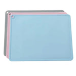 tapis imperméable silicone gris rose bleu clair lisse moderne chiens bol