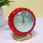 horloge décorative quartz strass transparente support métallique rouge violet argenté chambre salon