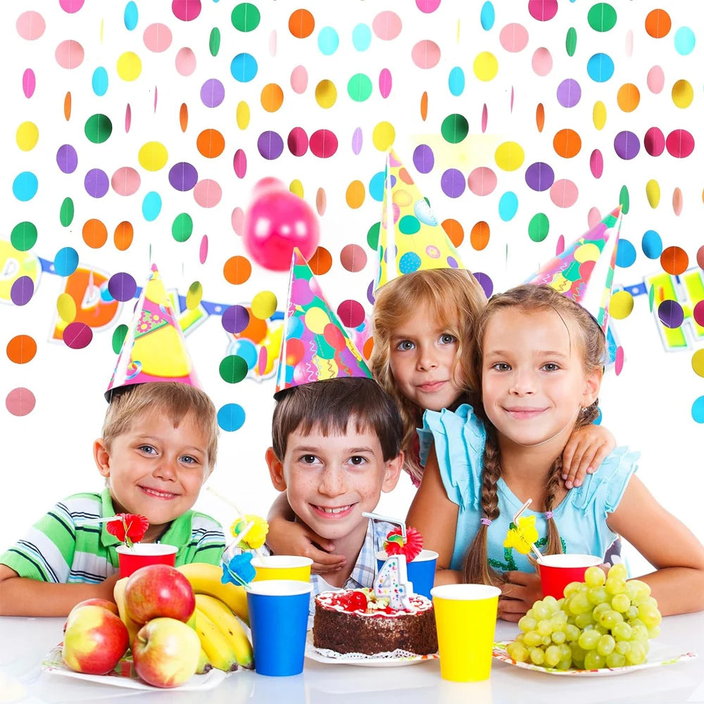 guirlande décorative anniversaire cercles colorés fil suspension ballons gâteau bougies chapeaux confettis cupcakes fruits