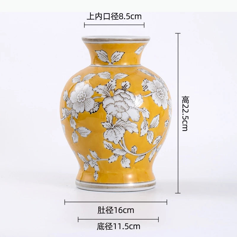 vase table fleurs blanches fond rose vase jaune classique opacité