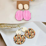 boucles d'oreilles modernes fleurs rayures palmiers abstraits couleur bleue verte rose blanche noire anneaux