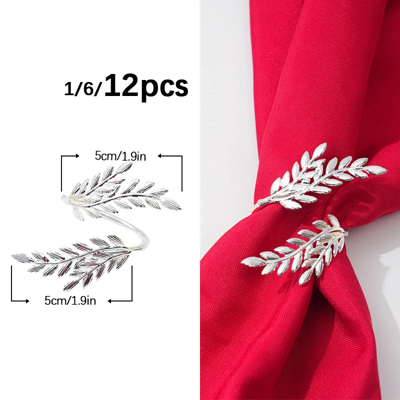 pinces serviettes feuilles argent or classiques anneaux serviettes rouges violettes table restaurant mariage