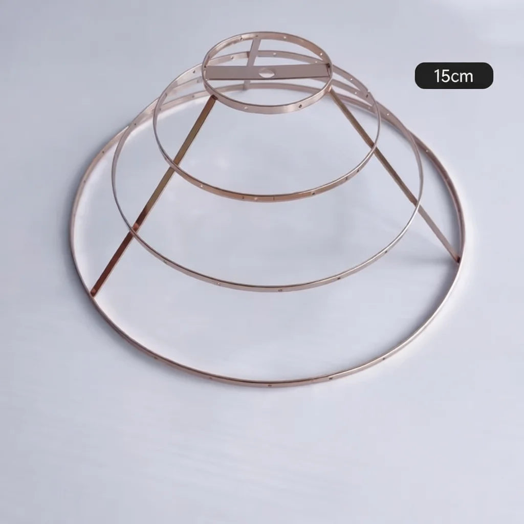 support lampe moderne minimaliste structure circulaire argenté doré barres horizontales verticales opacité fixations invisibles