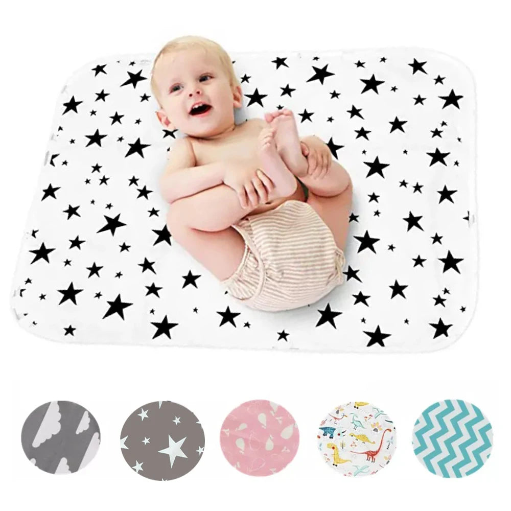 tapis imperméable bébé étoiles gris blanc moderne anti fuite hygiène changement couche réutilisable