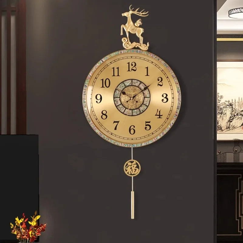 horloge murale or motif cerf vintage incrustations nacrées symbole chinois fixation moderne