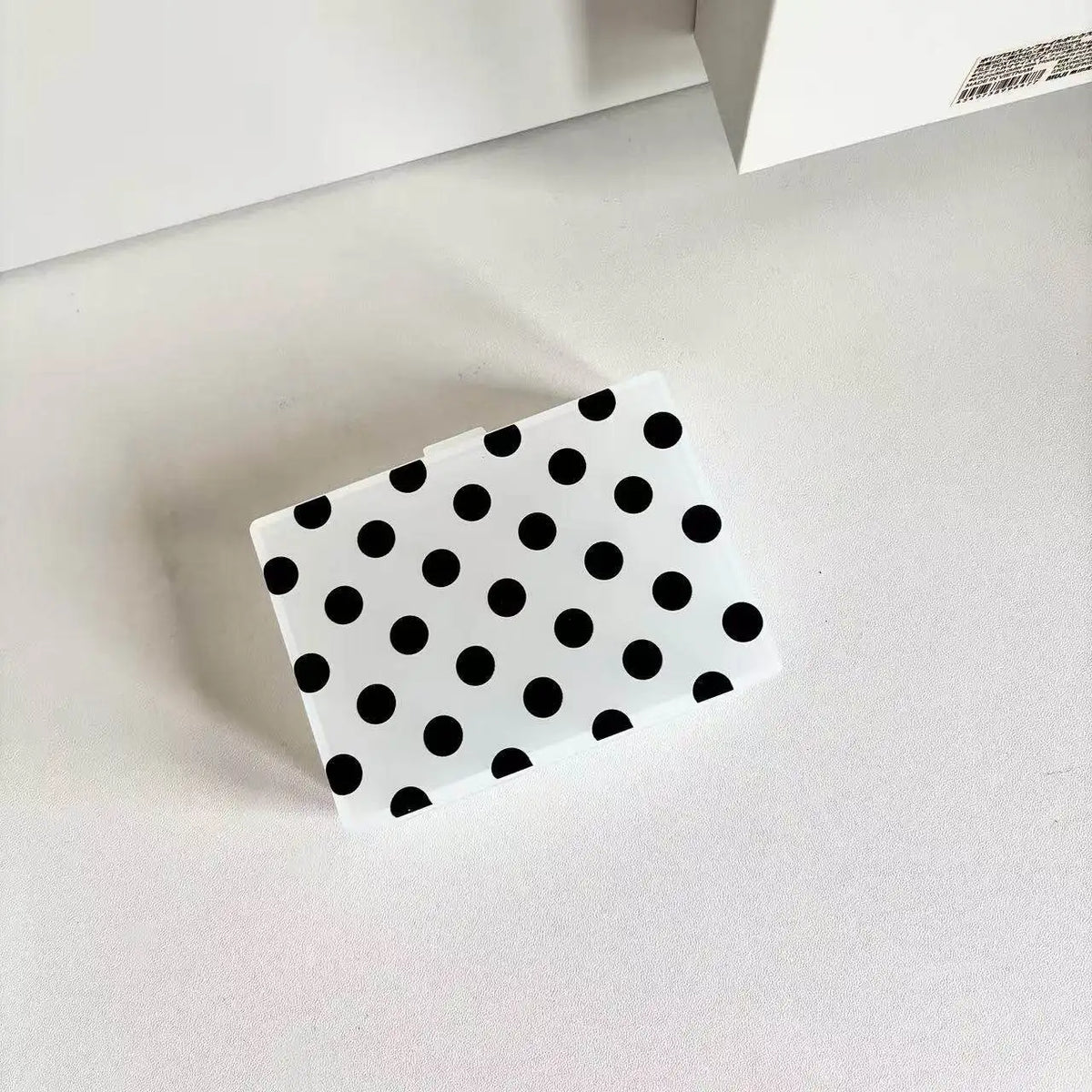 boîtes rangement réutilisables moderne blanc rose bleu marine noires points unis respectueux environnement