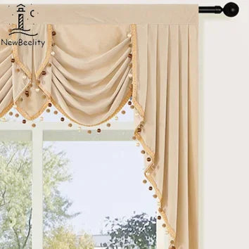 rideau classique bleu marine beige broderie dorée pompons salon maison luxe