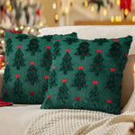 housse coussin noël motif sapins brodés vert foncé rouge crème texture poilue festif