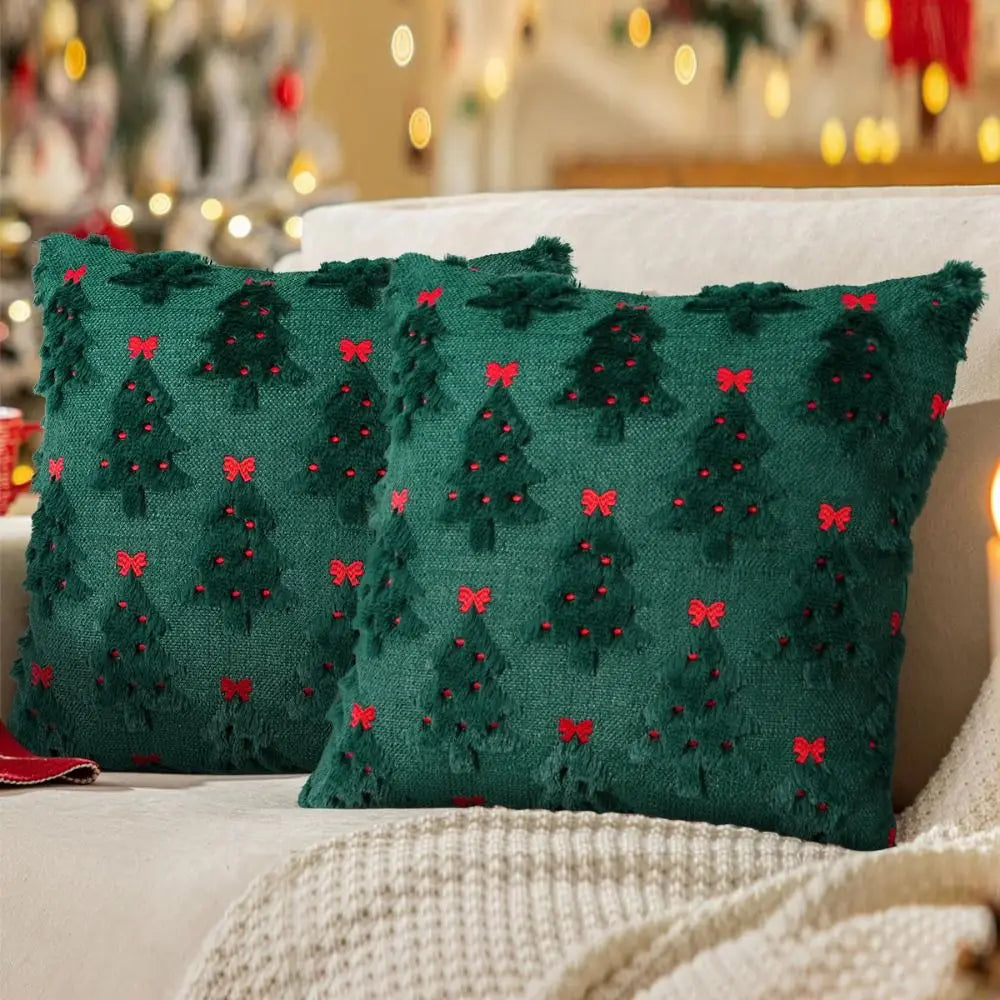 housse coussin noël motif sapins brodés vert foncé rouge crème texture poilue festif