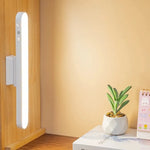 lampe moderne rechargeable télécommande réglable lumière blanche grille perforations adhésif chambre étude