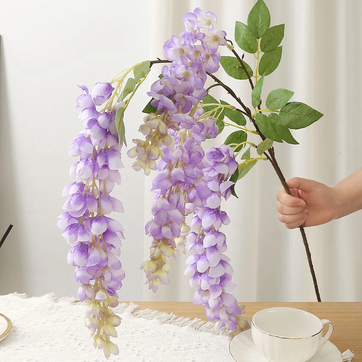Guirlande fleurs artificielles violettes blanches modernes décoration intérieure extérieure mariage anniversaire