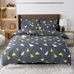 Parure de lit losange triangulaire microfibre bleu royal sur lit 140x190