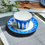 assiettes bleu motif floral tasse blanc classique opacité