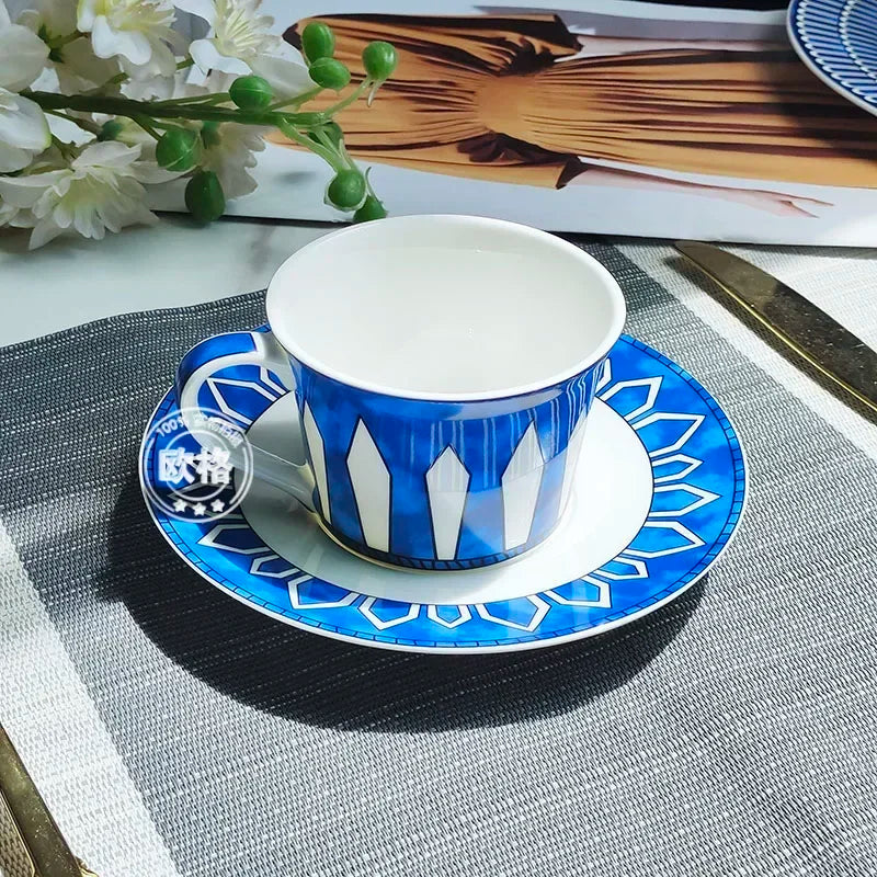assiettes bleu motif floral tasse blanc classique opacité