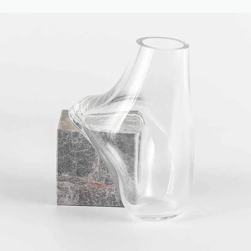 vase transparent moderne fleurs séchées base marbre gris rose décoration intérieure contemporaine asymétrique élégante