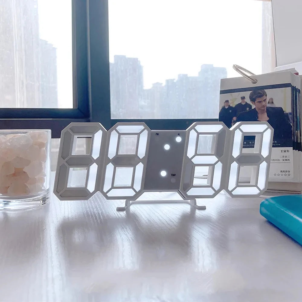 Horloge murale numérique blanche moderne avec effet 3D dans un intérieur contemporain