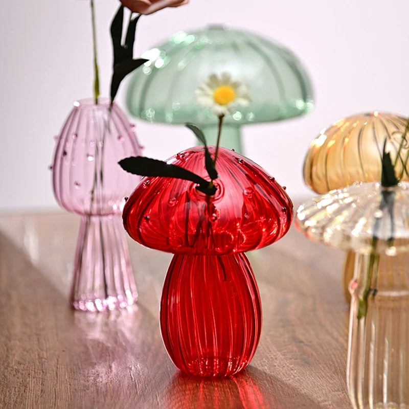 vase champignon moderne rouge vert jaune rose bleu orange motifs floraux rayures vertical minimaliste
