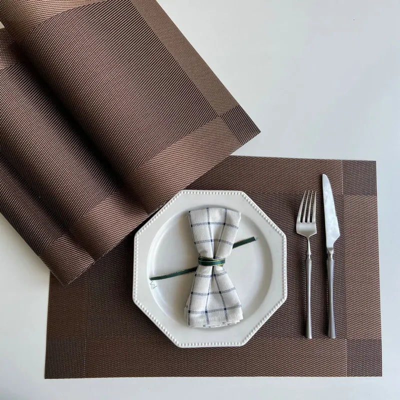 serviettes table modernes rayées marron clair foncé facilement nettoyables respectueuses environnement