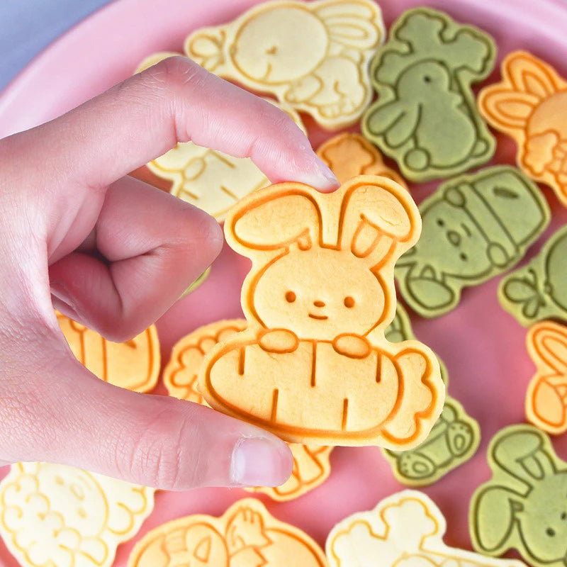 outils pâtisserie emporte pièces biscuits animaux dessin animé cartoon orange vert rose beige