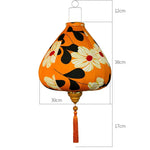lanterne japonaise traditionnelle rouge fleurs décorative artisanale pompon bois suspendue