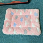lit confortable chat chien coussin doux motif pattes os couleur pastel