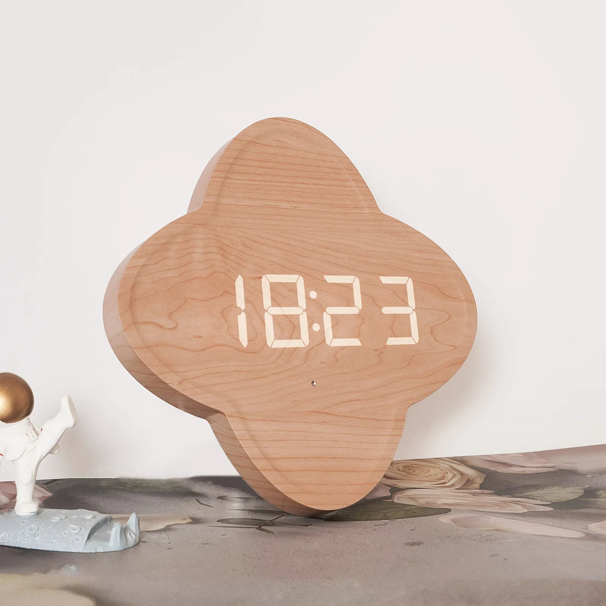 horloge murale led ronde bois naturel affichage numérique date moderne sans tic tac salon