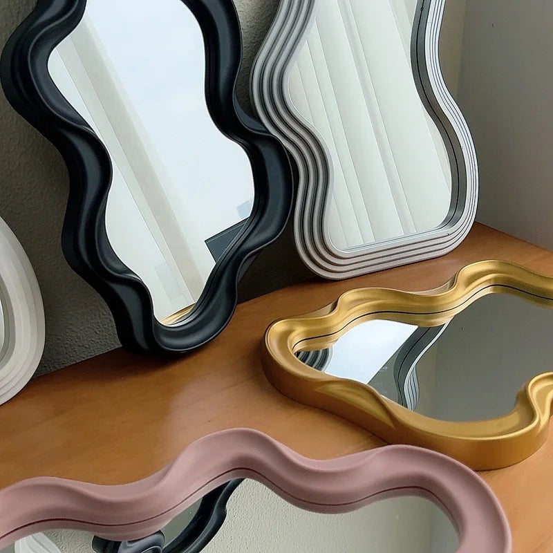 miroir moderne blanc noir or rose cadre ondulé intérieur décoration chambre salon