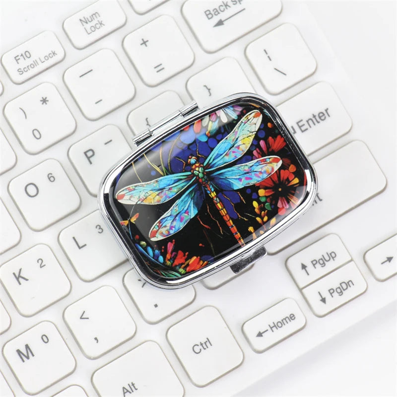 boîtes pilules compartiments bouton fermure artisanal motif abeille floral géométrique