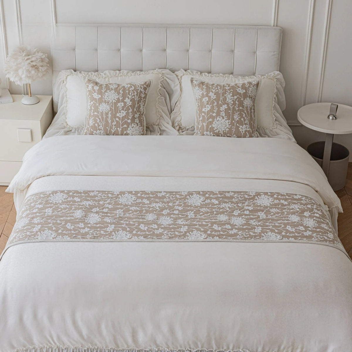 couvre lit jacquard motif floral beige classique décoration maison ornements textiles fixations